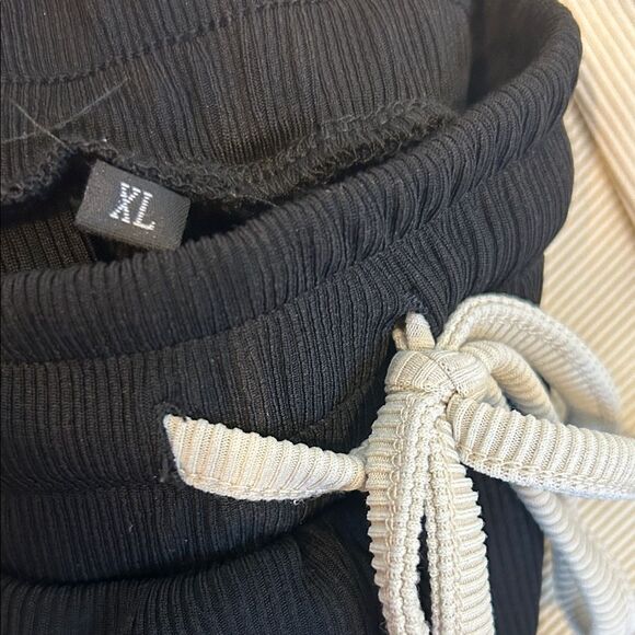 Loungewear Matching Set, Cream Crop Top and Black Wide Leg Pants, Size XL - Picture 6 of 9